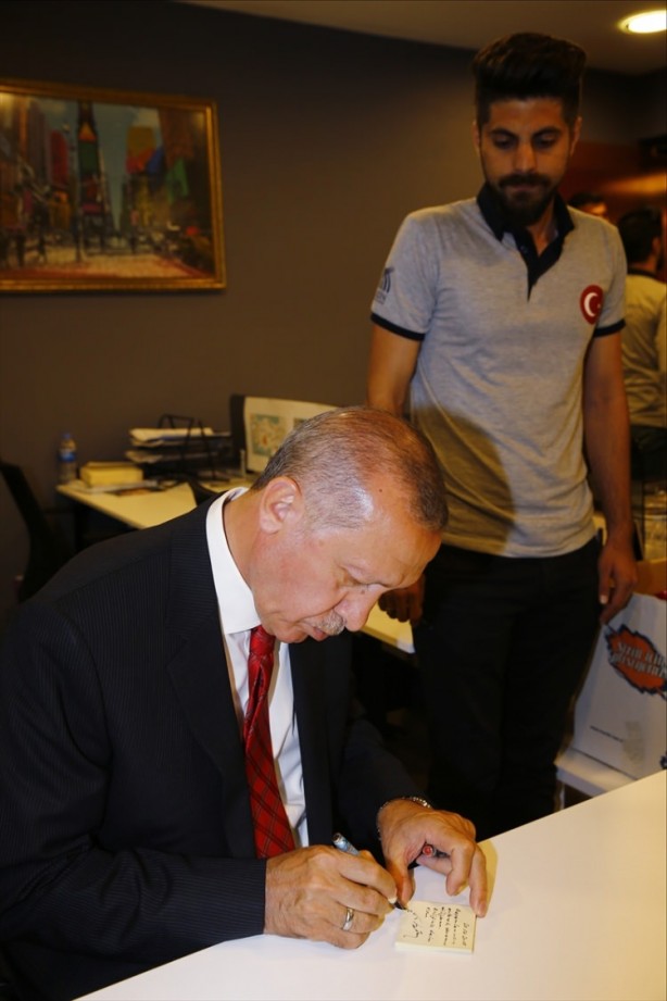 Foto - Erdoğan'dan sürpriz ziyaret! Masa tenisi oynadı
