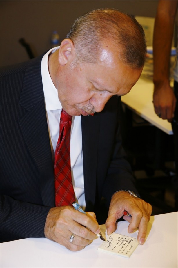 Foto - Erdoğan'dan sürpriz ziyaret! Masa tenisi oynadı