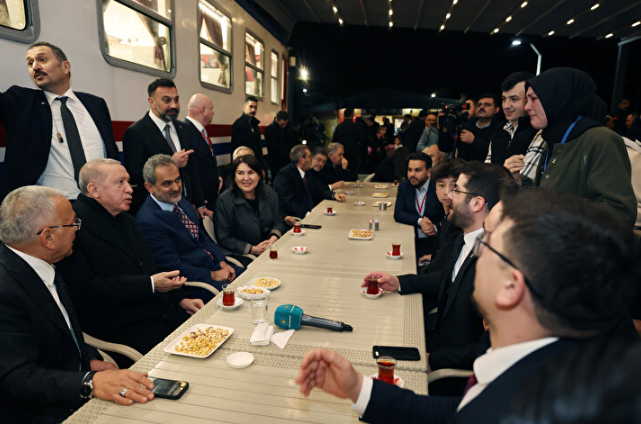 Foto - Erdoğan'dan sürpriz ziyaret! Çay bahçesini ziyaret etti