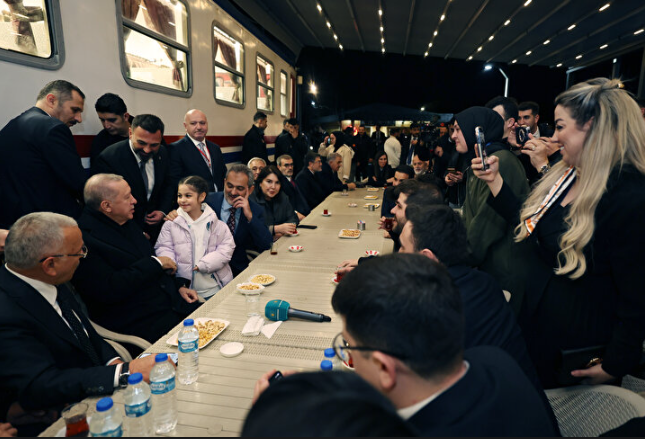 Foto - Erdoğan'dan sürpriz ziyaret! Çay bahçesini ziyaret etti