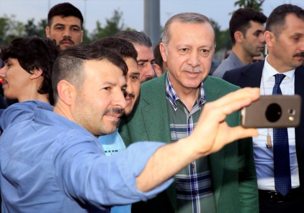 Foto - Erdoğan'ı bir anda karşılarında gördüler!