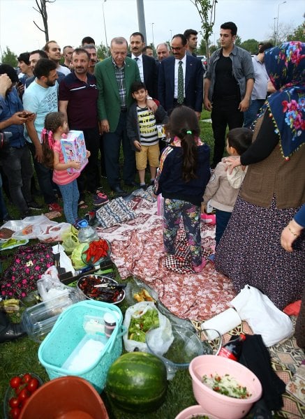 Foto - Erdoğan'ı bir anda karşılarında gördüler!