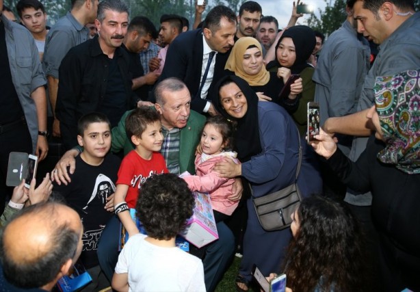 Foto - Erdoğan'ı bir anda karşılarında gördüler!
