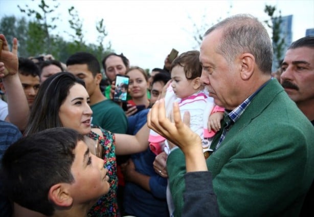Foto - Erdoğan'ı bir anda karşılarında gördüler!