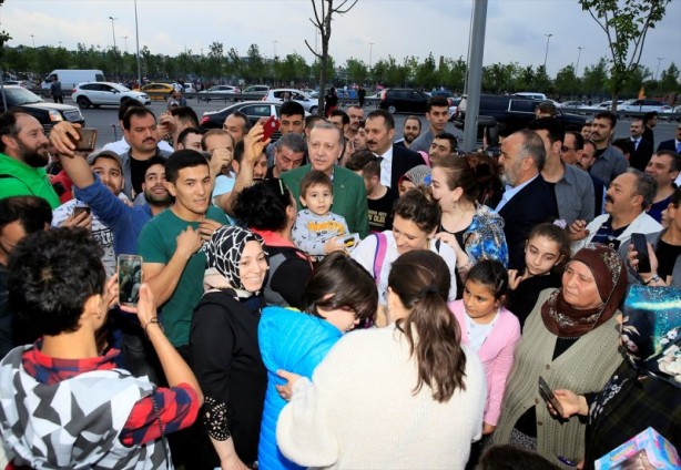 Foto - Erdoğan'ı bir anda karşılarında gördüler!