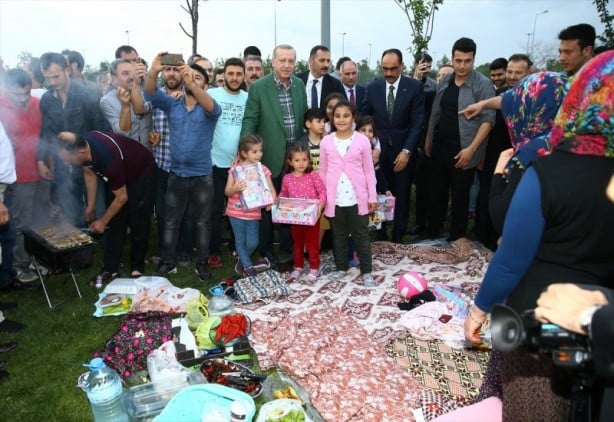Foto - Erdoğan'ı bir anda karşılarında gördüler!