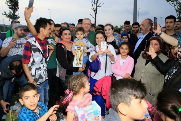Foto - Erdoğan'ı bir anda karşılarında gördüler!