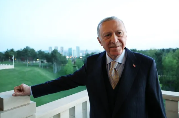 Foto - Erdoğan’ın gazeteciler ile buluşmasından önemli notlar! Özgür Özel’in randevu talebine ne cevap verdi? 