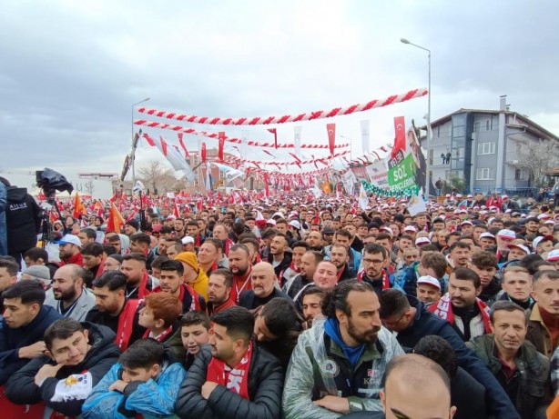 Erdoğan'ın katıldığı törende öyle pankartlar açıldı ki gören bir daha baktı