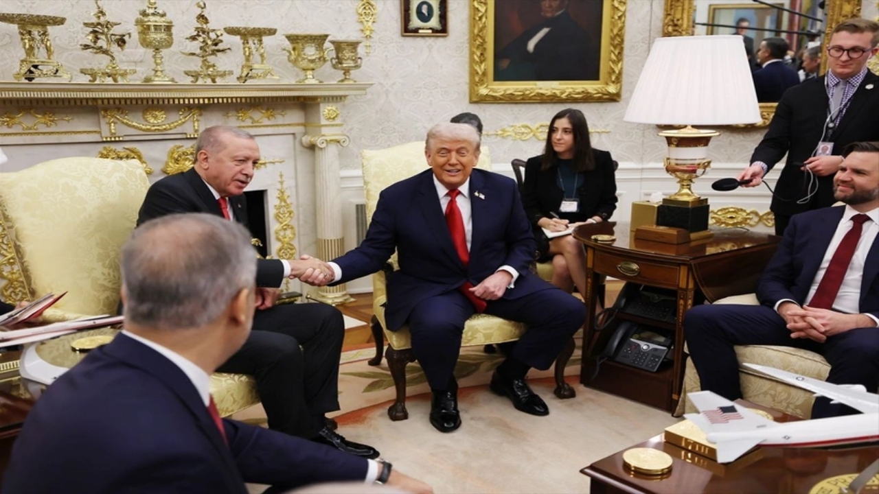 Foto - Erdoğan’ın koltuğunu çeken Trump, bunu iki ülke liderine daha yapmıştı! Biri çok kızdırmıştı