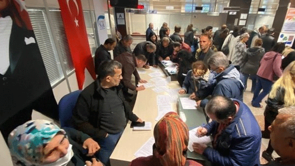 Foto - Erdoğan'ın müjdesi sonrası akın ettiler! Teşekkürler Erdoğan Türkiye bayram ediyor
