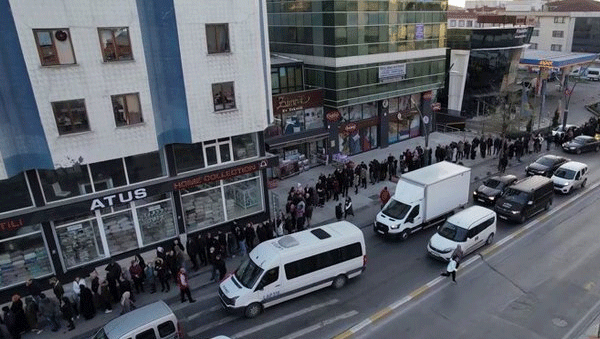 Foto - Erdoğan'ın müjdesi sonrası akın ettiler! Teşekkürler Erdoğan Türkiye bayram ediyor