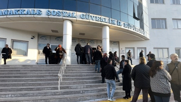 Foto - Erdoğan'ın müjdesi sonrası akın ettiler! Teşekkürler Erdoğan Türkiye bayram ediyor