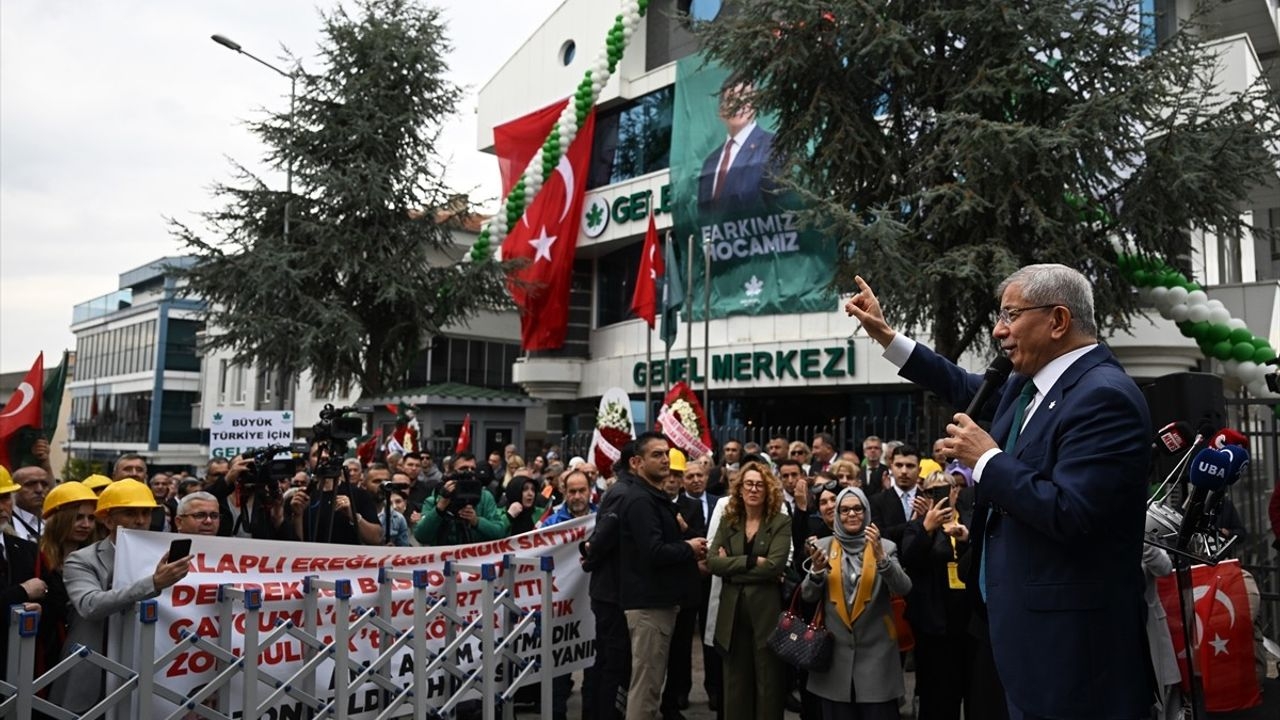 Foto - Erdoğan’la fotoğrafı çok konuşulmuştu! Davutoğlu’ndan bir olay açıklama daha