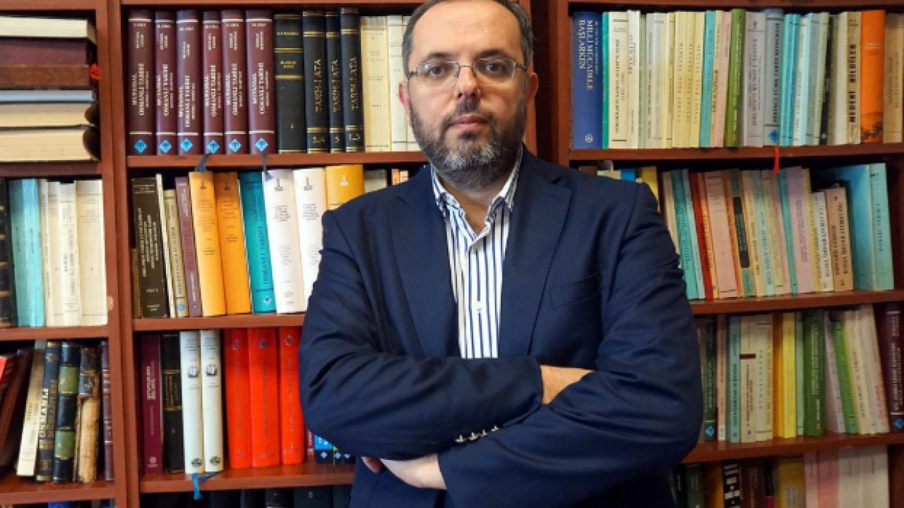 Erhan Afyoncu Gençlerle konuştu: ‘Düşmanın silahıyla düşmanla savaşamazsın’