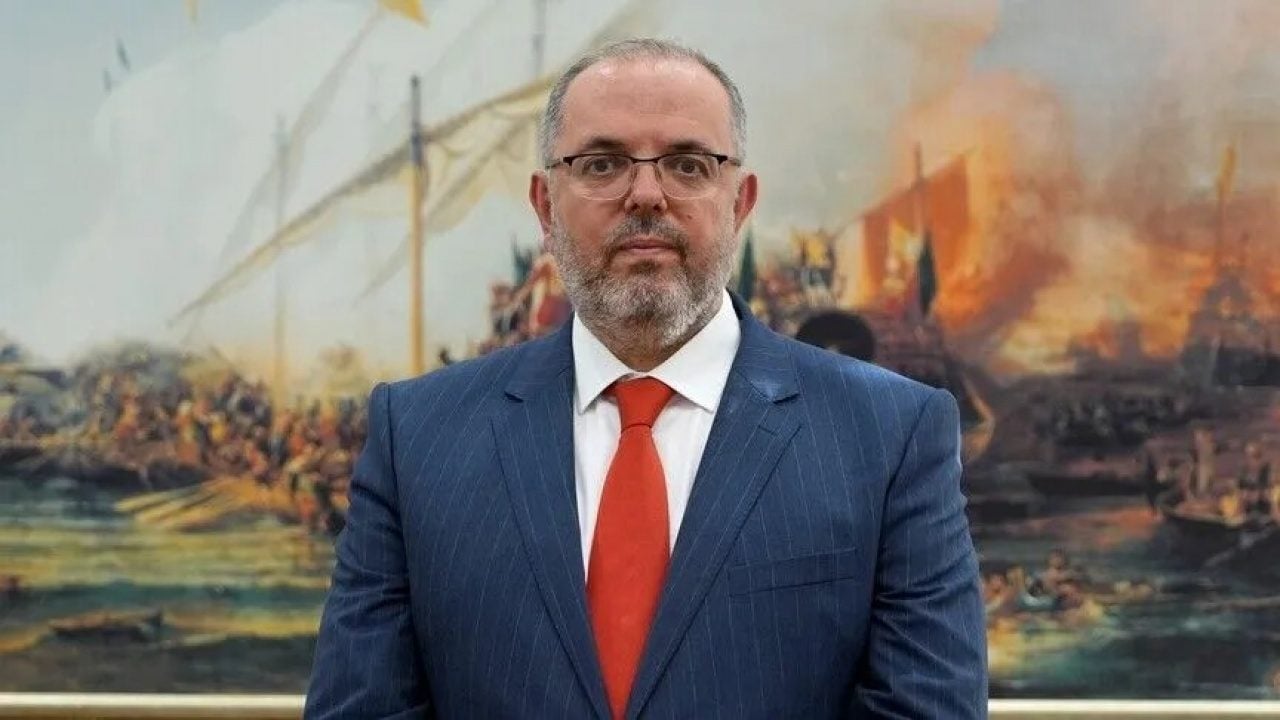 Foto - Erhan Afyoncu, Osmanlı'da devleti zarara uğratan bürokratlara ne ceza verildiğini açıkladı