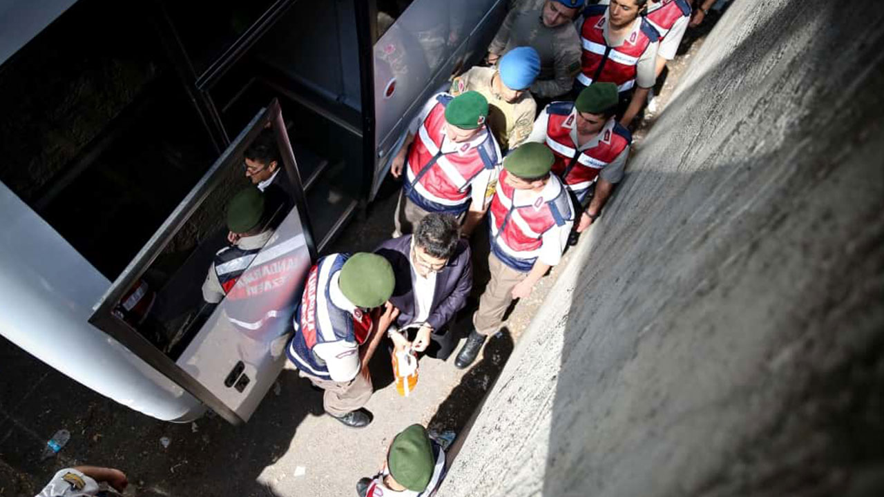Foto - Erhan Afyoncu'dan gündemi sarsacak çıkış: Sayılarını bilmem ama devlete sızdılar