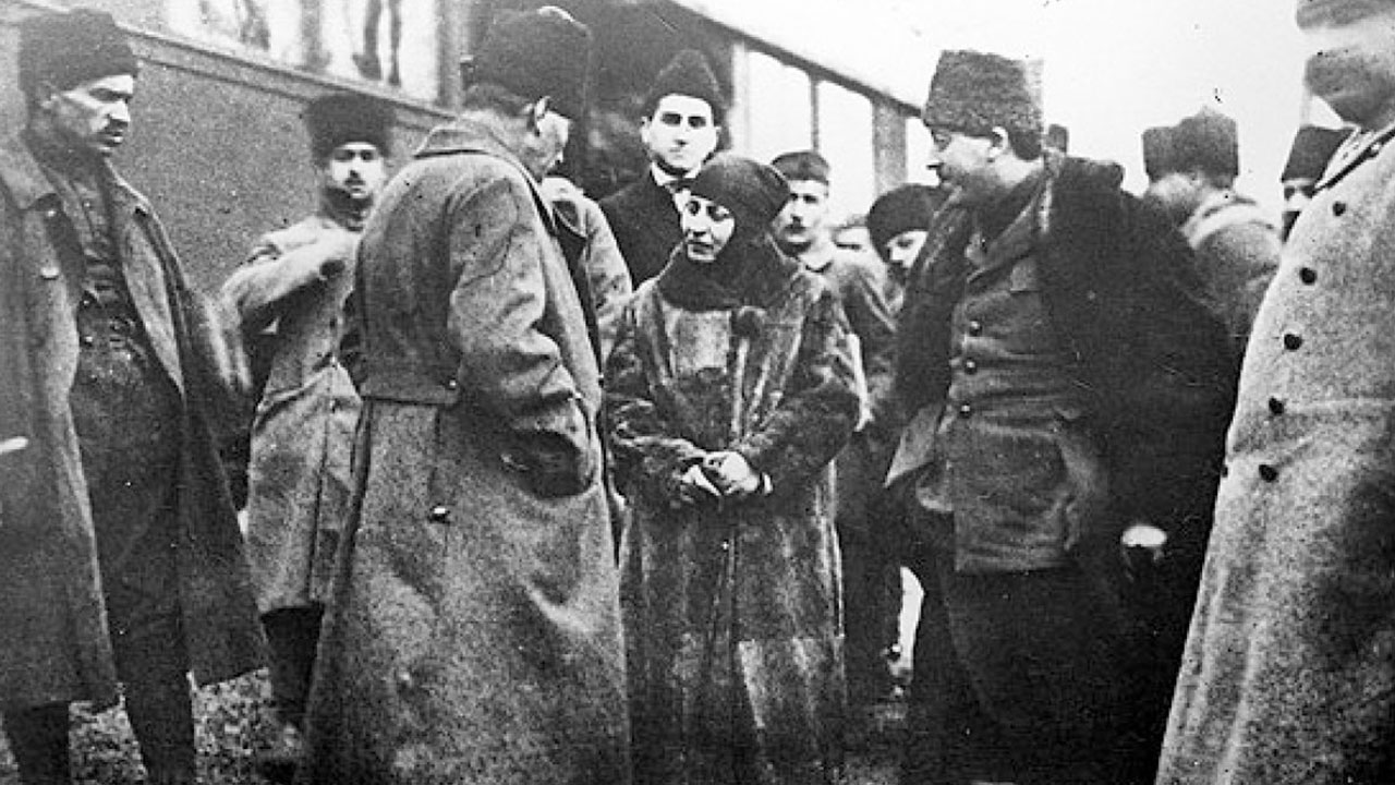 Foto - Erhan Afyoncu'dan şok eden Rusya açıklaması: Paraları çalıp bozuk silah yolladılar