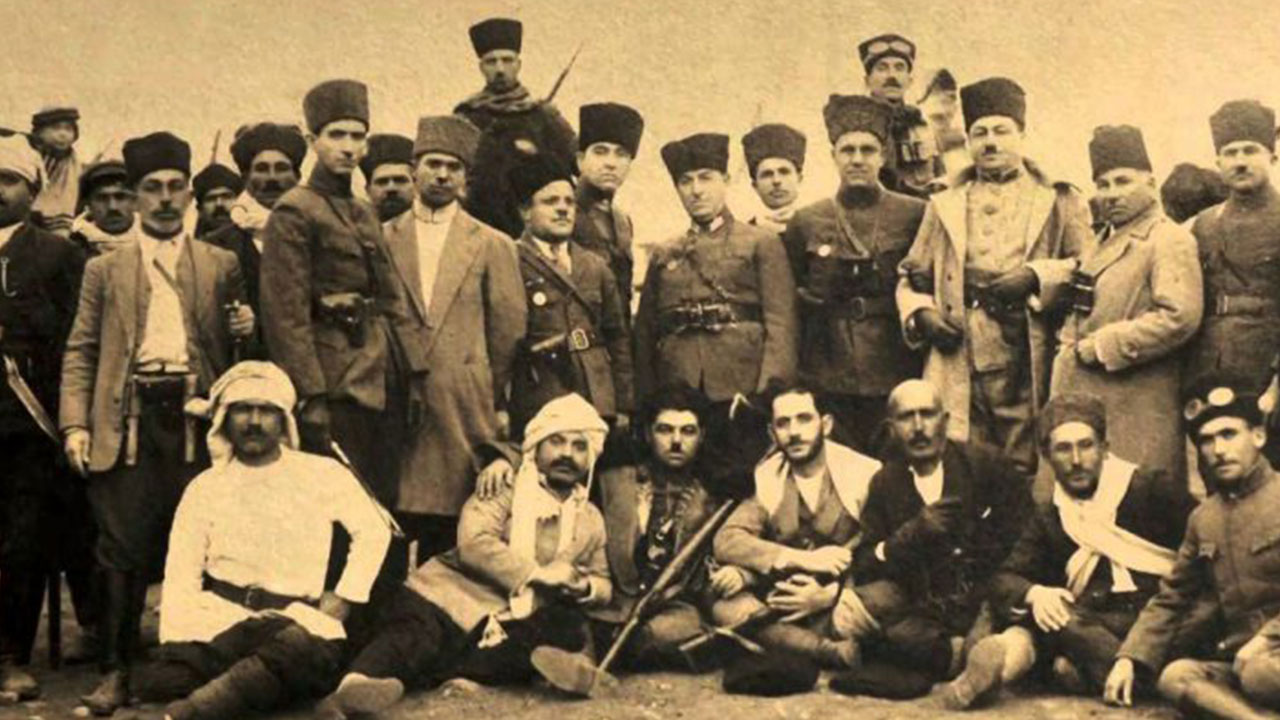 Foto - Erhan Afyoncu'dan şok eden Rusya açıklaması: Paraları çalıp bozuk silah yolladılar