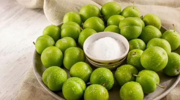 Eriği tuzla yiyenlere kötü haber! Uzmanlardan hayati uyarı