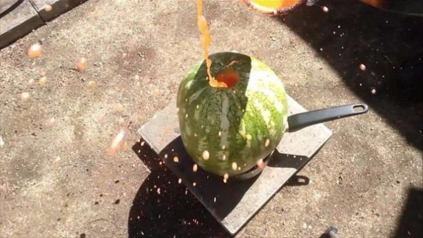 Foto - Erimiş bakır karpuza dökülürse...