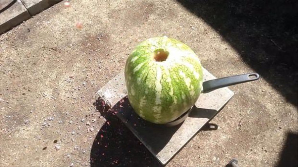 Foto - Erimiş bakır karpuza dökülürse...