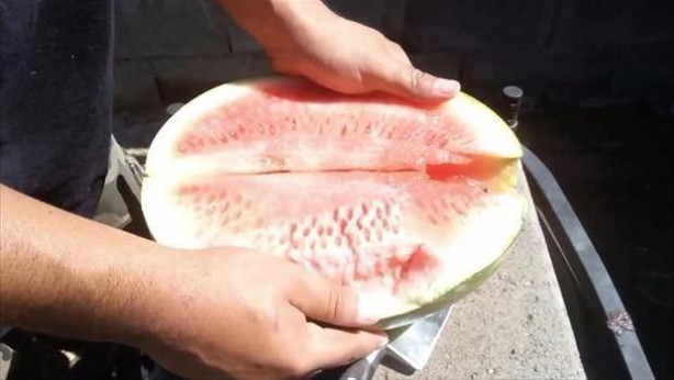 Foto - Erimiş bakır karpuza dökülürse...