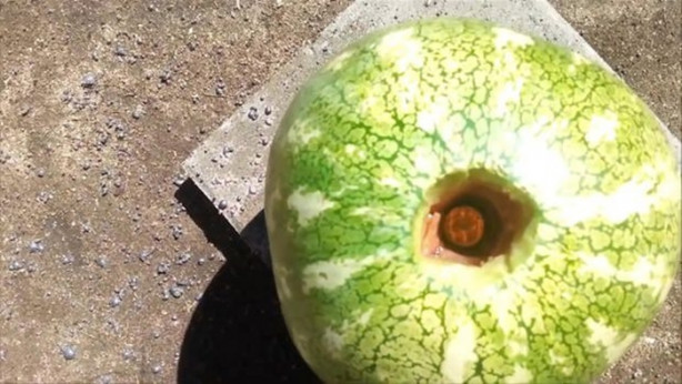 Foto - Erimiş bakırı karpuza döktü! İşte sonuç...