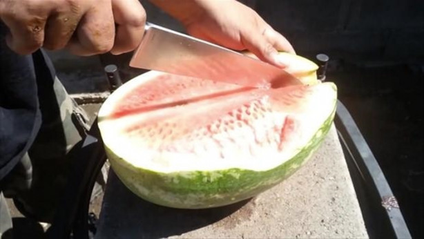 Foto - Erimiş bakırı karpuza döktü! İşte sonuç...