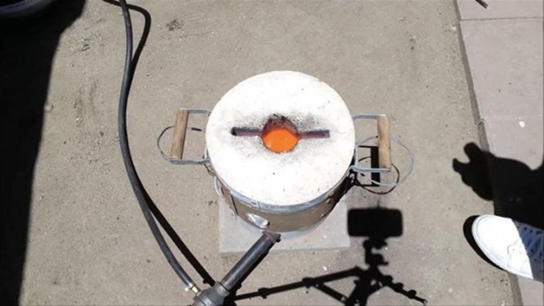  Erimiş bakırı karpuza döktü! İşte sonuç...