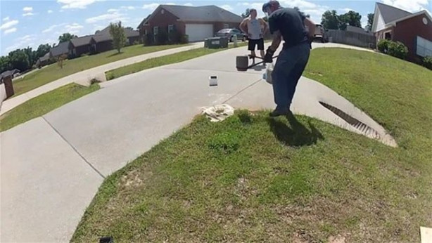 Foto - Eritilmiş alüminyumu karınca yuvasına döktü!