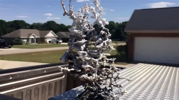 Foto - Eritilmiş alüminyumu karınca yuvasına döktü!