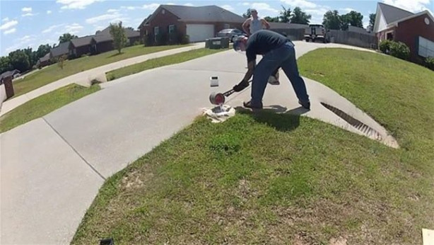 Foto - Eritilmiş alüminyumu karınca yuvasına döktü!