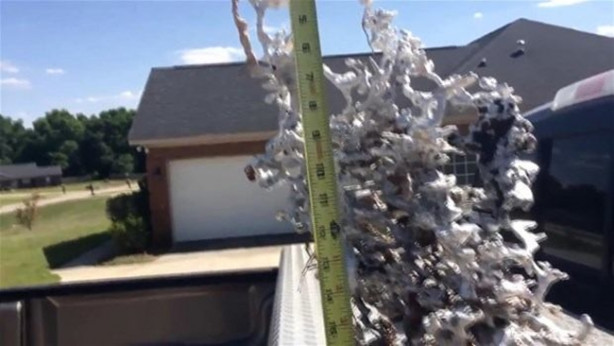 Foto - Eritilmiş alüminyumu karınca yuvasına döktü!