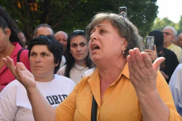 Foto - Erivan diken üstünde! Protestoların dozu artıyor