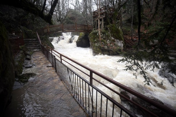 Foto - Eriyen karla debisi yükseldi! Ziyaretçilerini ağırlıyor