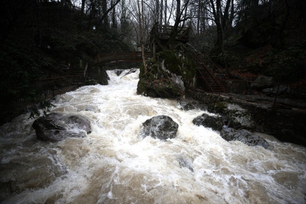 Foto - Eriyen karla debisi yükseldi! Ziyaretçilerini ağırlıyor