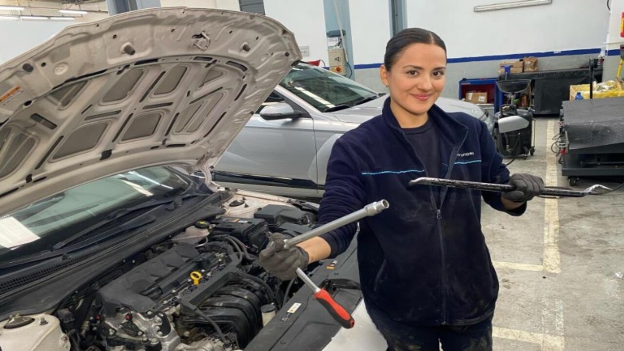 Foto - ‘Erkek işi değil’ dediler dinlemedi! Üç üniversite mezunu oto tamirci kadın şaşırttı
