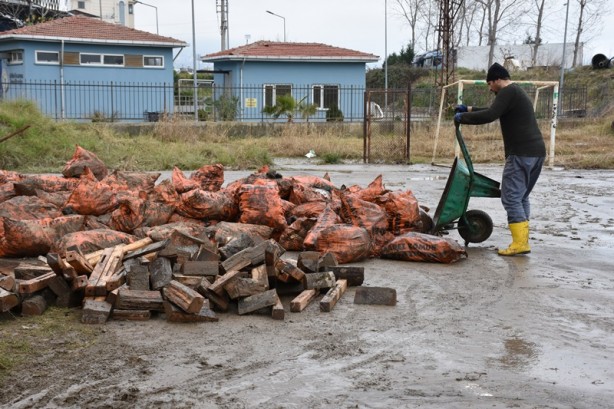 Foto - Erkek öğrenci yurdunu ve otoparkı su bastı