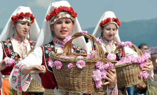 Foto - Erken yaşta evlilik tartışması: İkiye bölündüler… Bulgaristan'da AYM'ye başvurdular