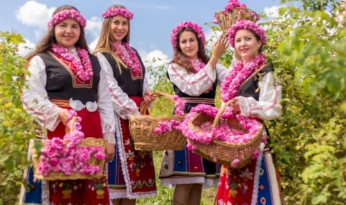 Foto - Erken yaşta evlilik tartışması: İkiye bölündüler… Bulgaristan'da AYM'ye başvurdular