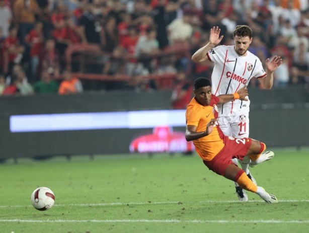 Foto - Erman Toroğlu'dan flaş penaltı açıklaması! Gaziantep FK-Galatasaray maçında olaylı pozisyon...