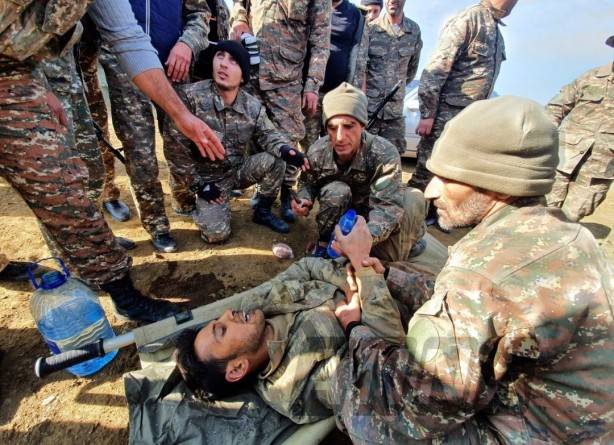 Foto - Ermeni askerleri bayrak açtı! Bakın ne için geldiler