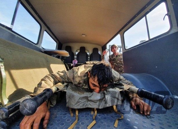 Foto - Ermeni askerleri bayrak açtı! Bakın ne için geldiler