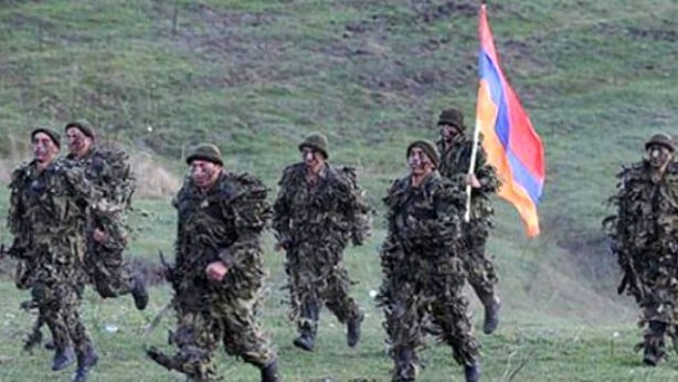 Ermeni askerlerinin psikolojisi bozuldu! Artık birbirlerini vuruyorlar