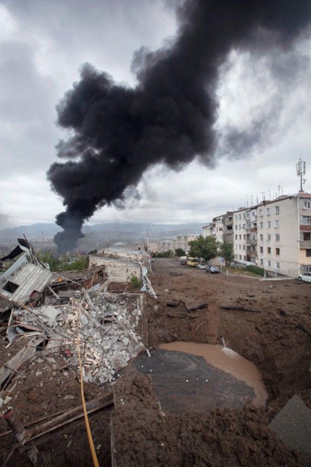 Foto - Azerbaycan bölgeleri tek tek alırken Avrupa'daki Ermeniler gerçek yüzünü gösterdi! Şehri birbirine kattılar