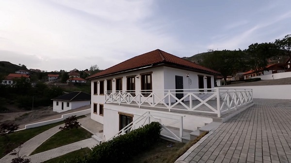 Foto - Ermenistan işgalinden kurtarılan Laçın'a Azerbaycanlıların dönüşleri başladı