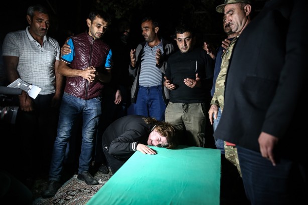 Foto - Ermenistan 'yine' vurmasın diye gece defnedildiler!