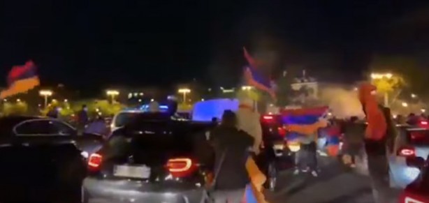 Foto - Ermenistan'da kutlamalar başladı 'Bu kadar korkuyordunuz madem niye saldırıyorsunuz'