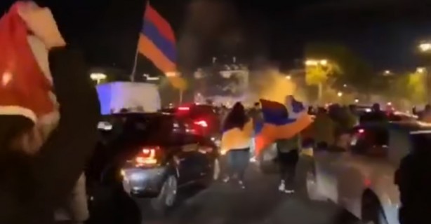 Foto - Ermenistan'da kutlamalar başladı 'Bu kadar korkuyordunuz madem niye saldırıyorsunuz'